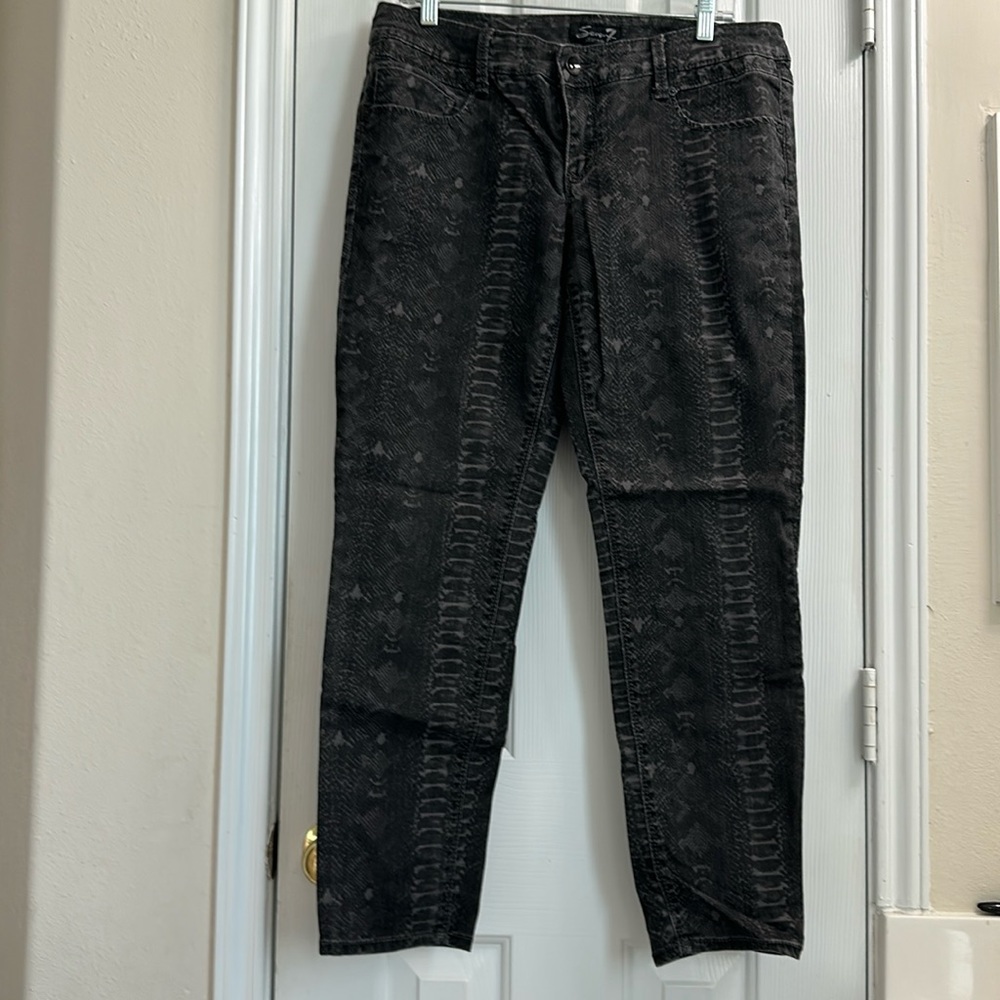 Seven brand, skinny jeans, black and gray reptile print.size six